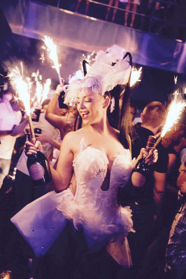 #cavalliclub #cavalli #cavalliclubpuertobanus #dancer #beautiful#champagne #laurentperrierrose
