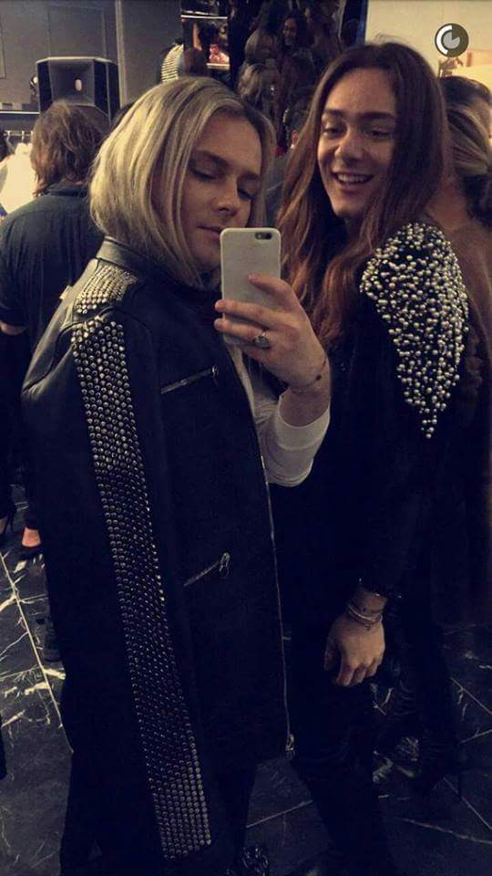 strify4ever's tweet image. Mi vida siempre es un espectáculo... 
Aquí con la perra de Riccardo ✌ 

#JackStrify #RiccardoSimonetti 2015