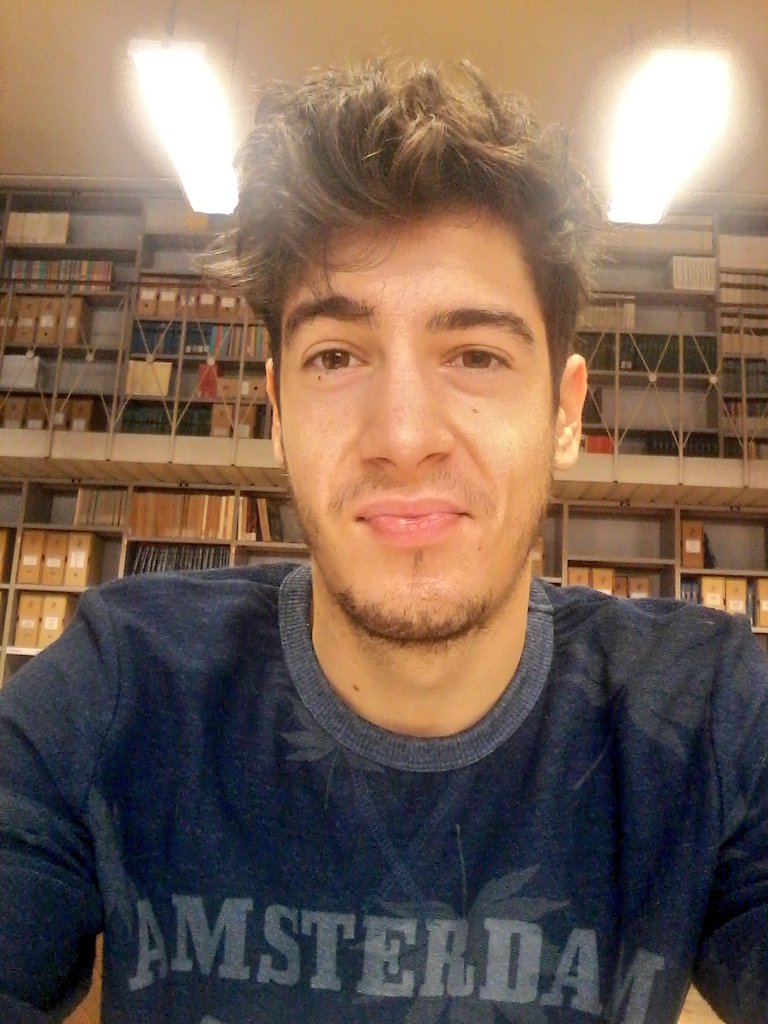 m_edoardo93's tweet photo. In biblio #foreveralone #occhiaie #ciaone #gambalunga #ridiamocisu https://t.co/zIkYWLgADK