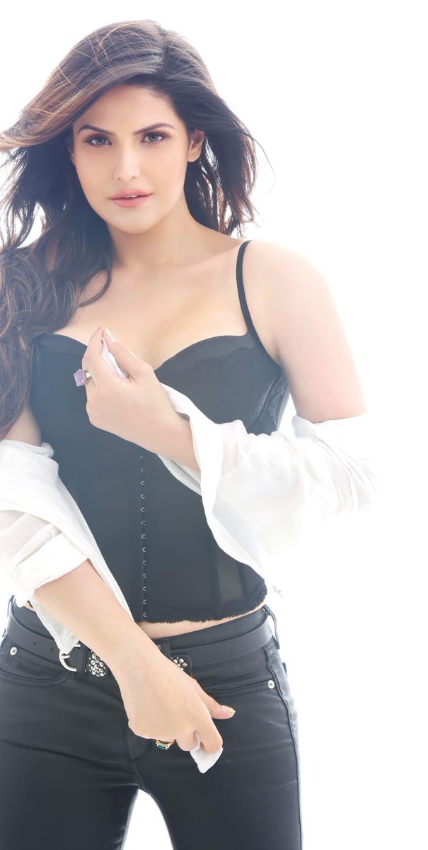 fhmindia's tweet photo. Smokin' Smokin' Hot @zareen_khan #AccessGirl https://t.co/QvzcVg6XcO