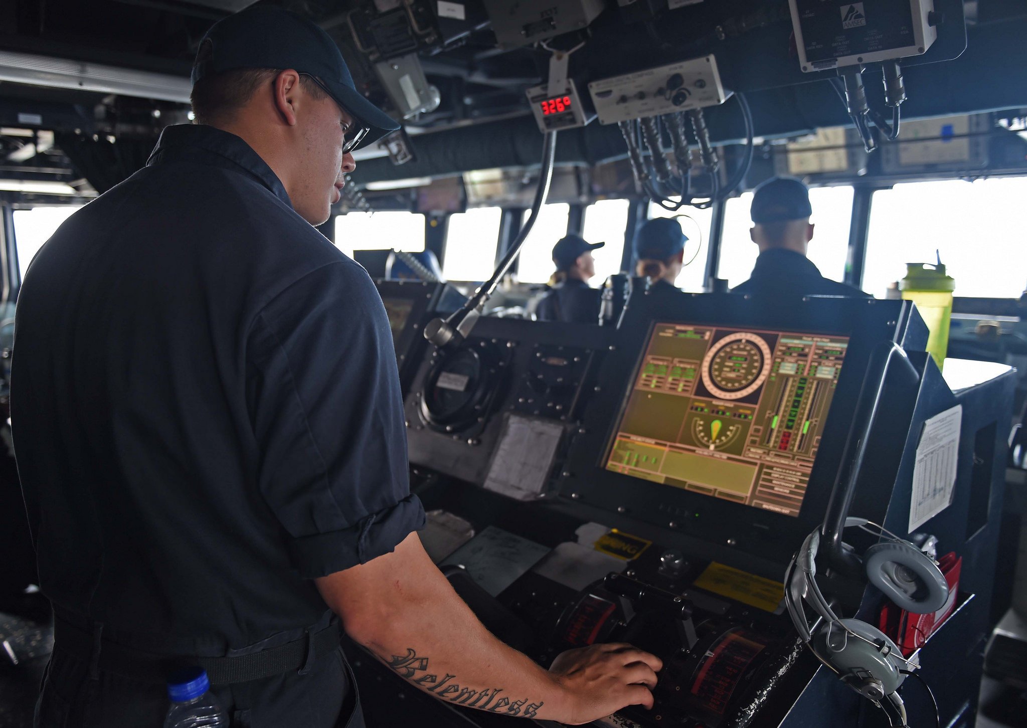 在日米海軍司令部 V Twitter ここは駆逐艦ストックデールの操舵室 今時の艦船の速度やら出力やらの表示は ご覧のとおりデジタル表示となっております T Co Yzsyhyssta T Co Kjyd4lzqbm 在日米海軍司令部 V Twitter ここは駆逐艦ストックデールの操舵室 今時の艦船の速度やら出力やらの表示は ご覧のとおりデジタル表示となっております T Co Yzsyhyssta T Co Kjyd4lzqbm