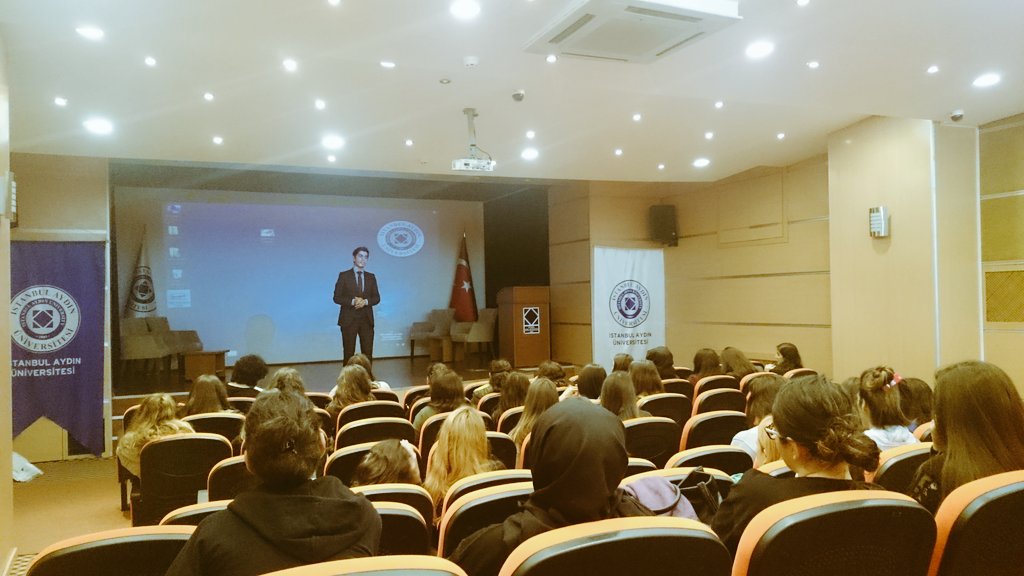 iautanitim's tweet photo. Erenköy Kız Anadolu Lisesi öğrencileri ile Meslekleri Ufuk Orak hocamızdan dinliyoruz @iau_rehberlik https://t.co/BIUYp5plKC