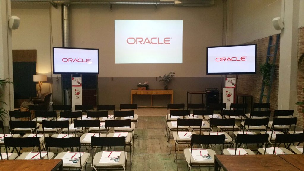 oracle_es's tweet photo. #realtimeoracle Arrancando nuestro evento en Barcelona de lanzamiento de la práctica digital local de Oracle España https://t.co/PYWQdhlc82