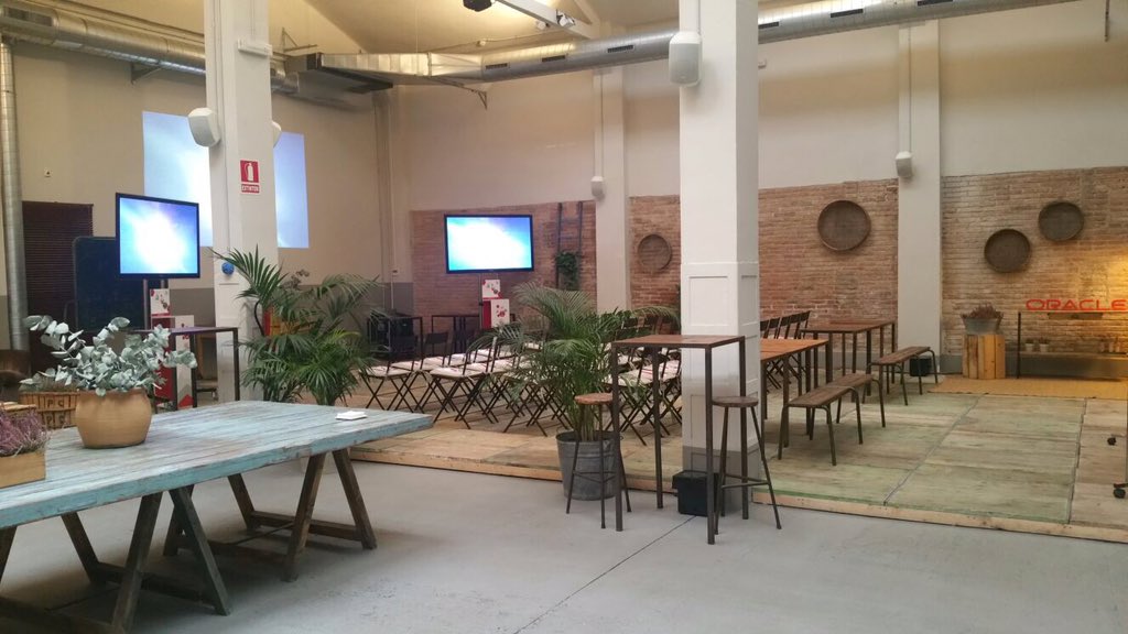 oracle_es's tweet photo. #realtimeoracle Arrancando nuestro evento en Barcelona de lanzamiento de la práctica digital local de Oracle España https://t.co/PYWQdhlc82