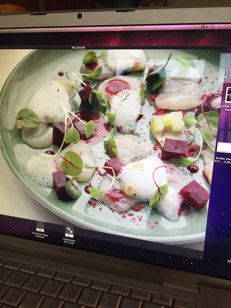 bespcateringnn9's tweet photo. Supper club teaser #mileend #scallops #yummy Apple raspberry and beetroot ceviche 🔪🍴🍷 https://t.co/of4Dd47JoJ
