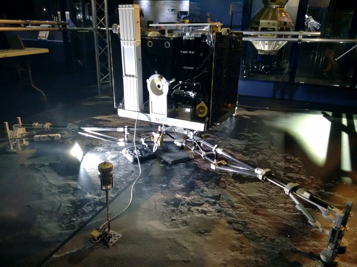 MuseeAirEspace's tweet photo. #Philae fête ses 1 an sur #Tchouri rendez visite à #Philea sa maquette dynamique >>> https://t.co/Hs2oCFtb3L https://t.co/GUjulHc4ZC