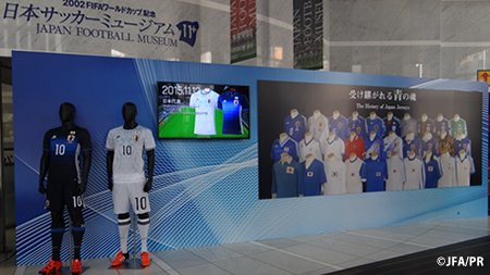 サッカー日本代表 新ユニフォーム 本日 15キックオフ Vsシンガポールで着用 T Co Jbaprschmg Jfa Daihyo 日本代表ユニフォーム T Co 6ouxevt4s0