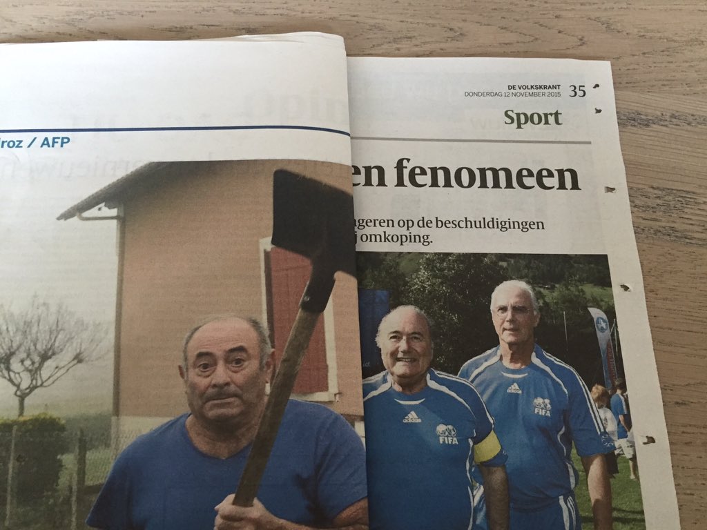 7eroen's tweet photo. @hansaarsman Ook Blatter doet mee aan Slipgate man Mania! Vouw ook je #volkskrant. https://t.co/3tPIXTrAuD