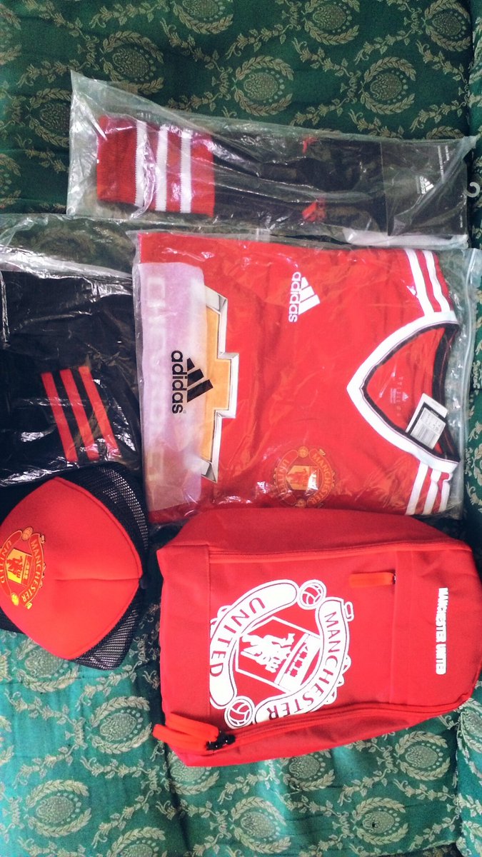 adhesuryana's tweet photo. Merchandise nya sudah sampai, Terima kasih @UtdIndonesiaMTO dan @YusufWars27 #3ternity ππ https://t.co/AY1etyzXSW