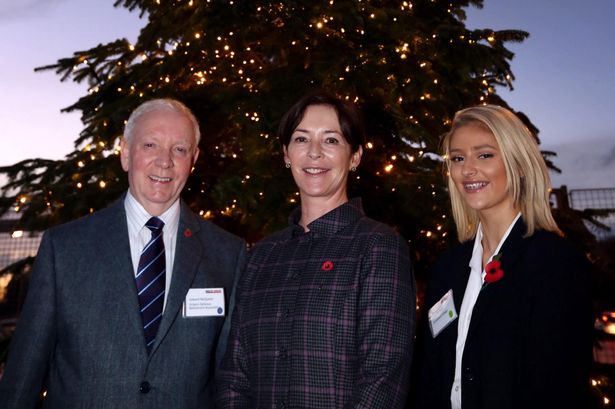 Duchess of Northumberland switches on Armstrong Works Christmas lights #NorthEast

chroniclelive.co.uk/news/north-eas…