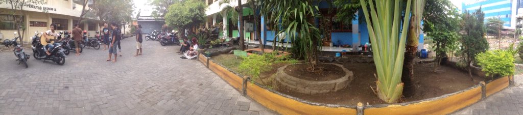 Setelah bersih2 rumah , langsung main kejar2an 😆🏃🏻 Selamat Soreee smuaaa ✋🏻😃