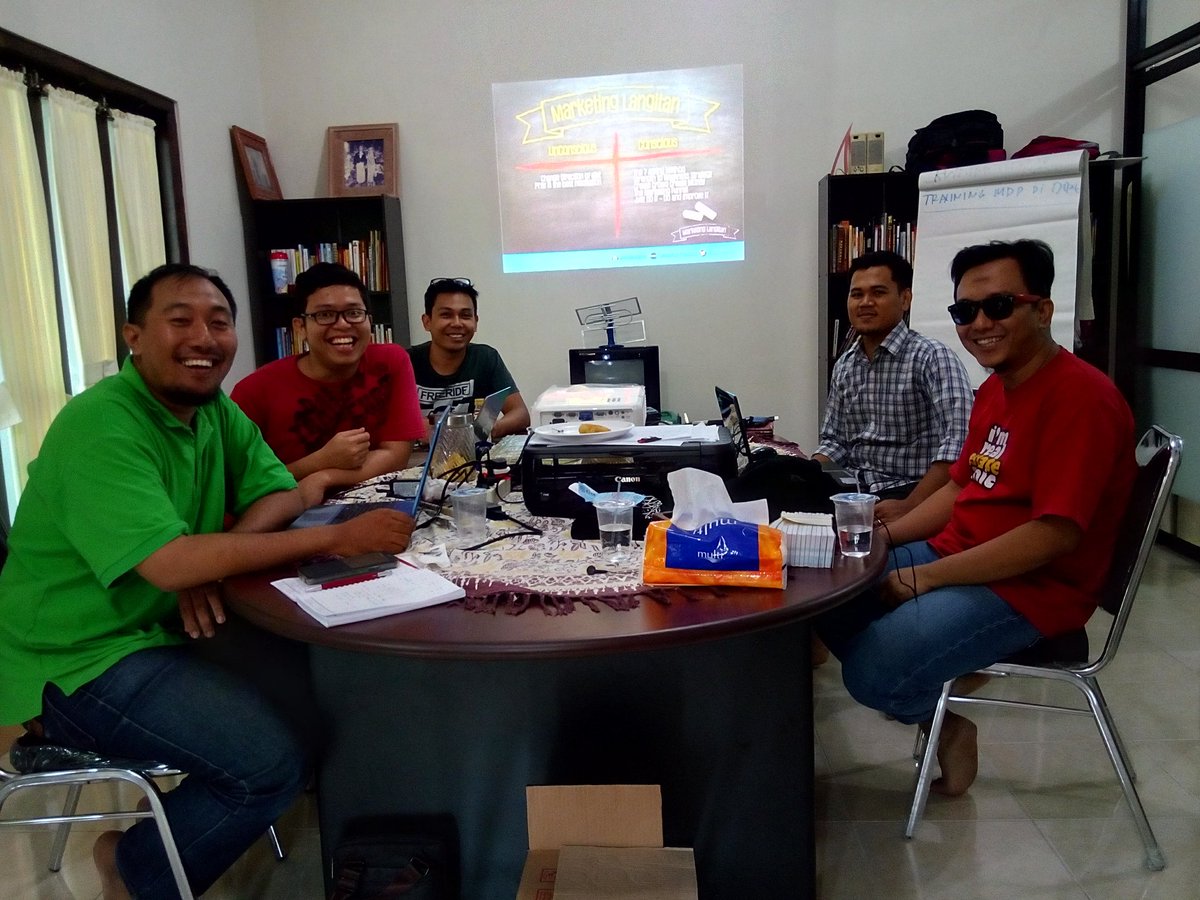 Kami sedang berada di Jogja dgn founder YBP, mas <a href="/AryoDiponegoro/">Diponegoro Aryo</a>.
Cc: <a href="/Arbud_/">Second</a> <a href="/Endru_udaya/">rachmad udaya</a> <a href="/ArgadoSimarmata/">Argado Simarmata</a> <a href="/mrfuady/">Fuad Iskandar</a>