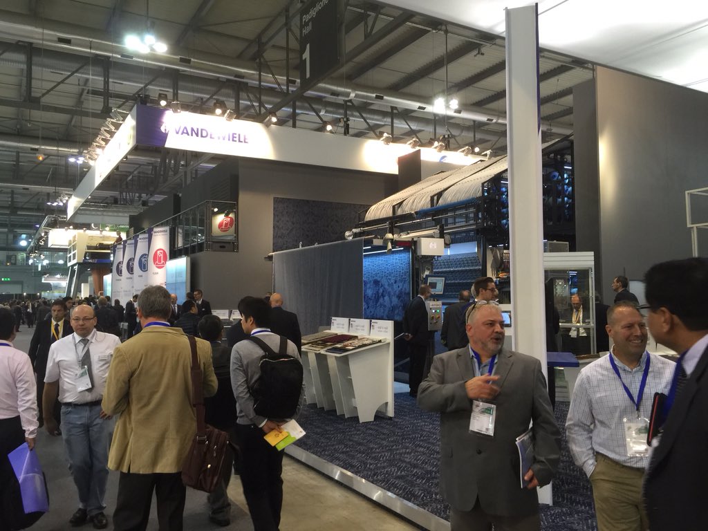 vdwitma's tweet photo. Succesful first machine run at VANDEWIELE booth @vdwitma #vdwitma #ITMA2015 https://t.co/YyHPD4ywB6