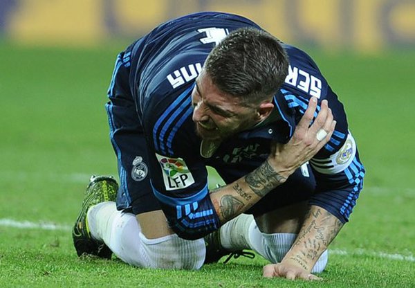 Footballtweet's tweet photo. Sergio Ramos has postponed his shoulder surgery so he can play in El Clásico on painkillers. Hero. https://t.co/ua90pMIsnE