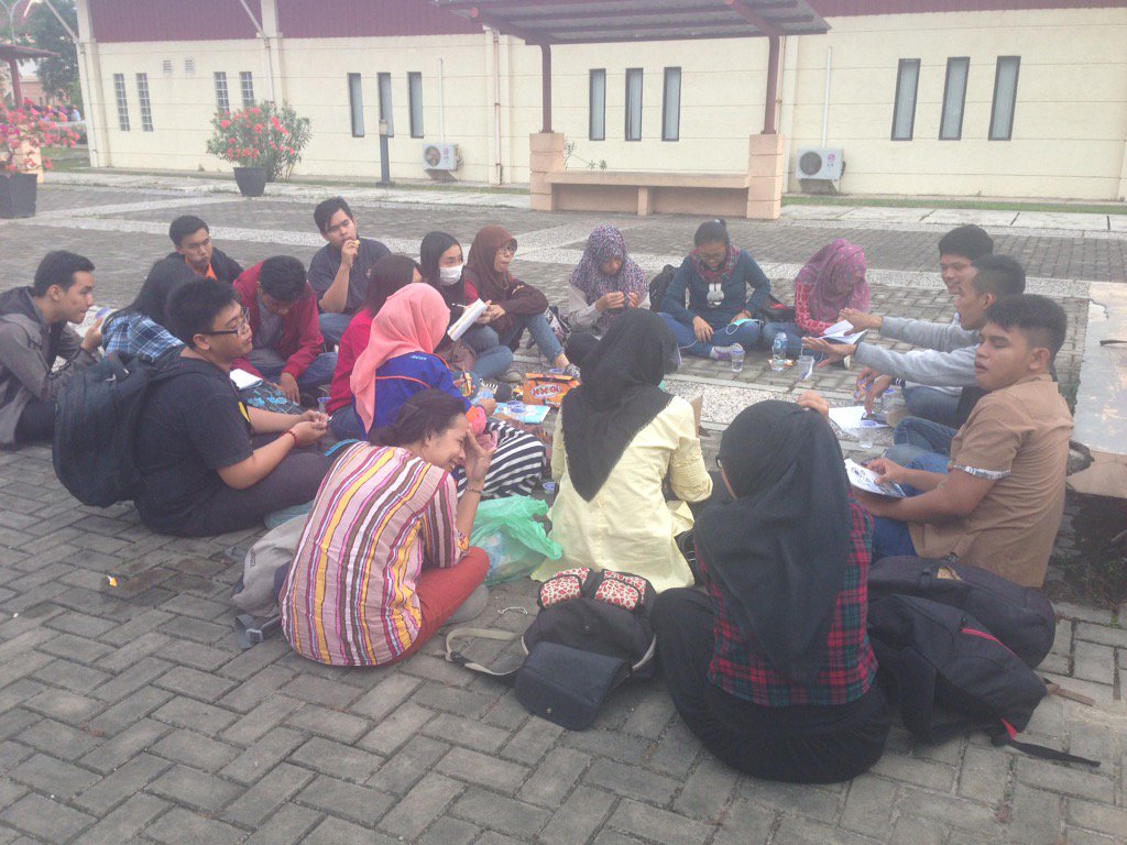 Polbat English Club tweet media