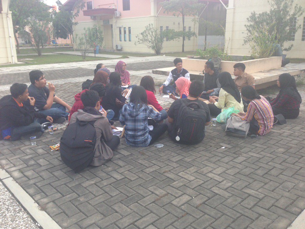 Polbat English Club tweet media