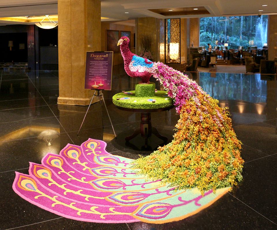 ShangriLaHotels's tweet photo. Shangri-La #KualaLumpur celebrates #Diwali w/an arrangement made of 750 orchid stalks &amp; 9,300 chrysanthemum pom-poms https://t.co/0WHn92Tu1I