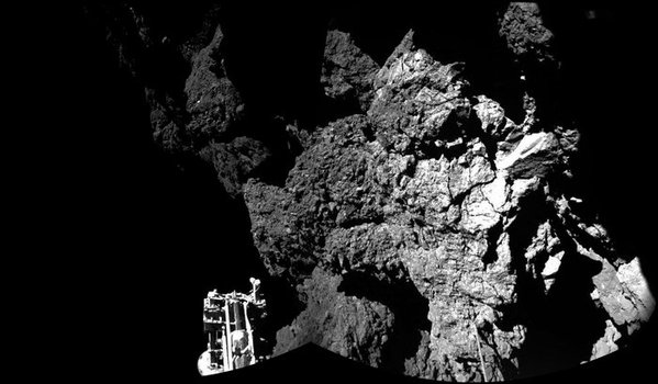 ESA_fr's tweet photo. Un an depuis l'atterrissage cométaire! Nouvelle vidéo de la reconstruction du vol: https://t.co/RRzRHjIY7n https://t.co/oCFWhBbHHX