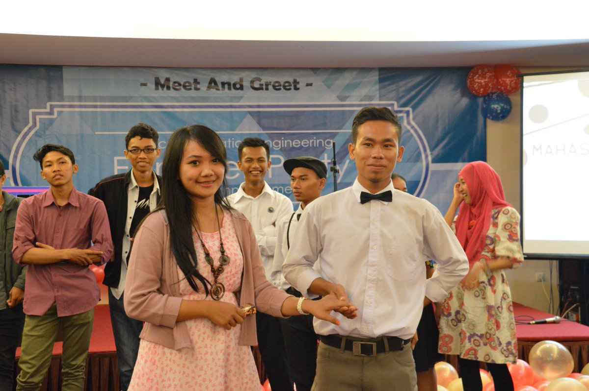 TELKOM_POLMED's tweet photo. farewell party - acara perpisahan buat alumni alumni yang baru tamat nih https://t.co/9gamzZclLN