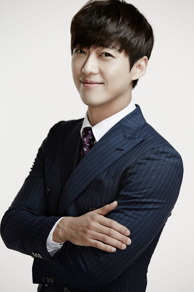 actkie's tweet photo. #TKFF2015 ตารางออกแล้ว~ จะได้สัมภาษณ์ #NamGoongMin ตอนเที่ยง
ตื้อเสื้อผ้า! ตื่นเต้นราวกับกำลังจะไปออกเดท 5555 https://t.co/23TXYqT7AH