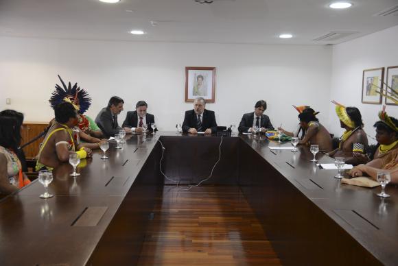 revistaforum's tweet photo. Berzoini recebe indígenas e diz que governo federal é contra a PEC 215. https://t.co/EIPLGazOk3 https://t.co/GrSdWGvb8v