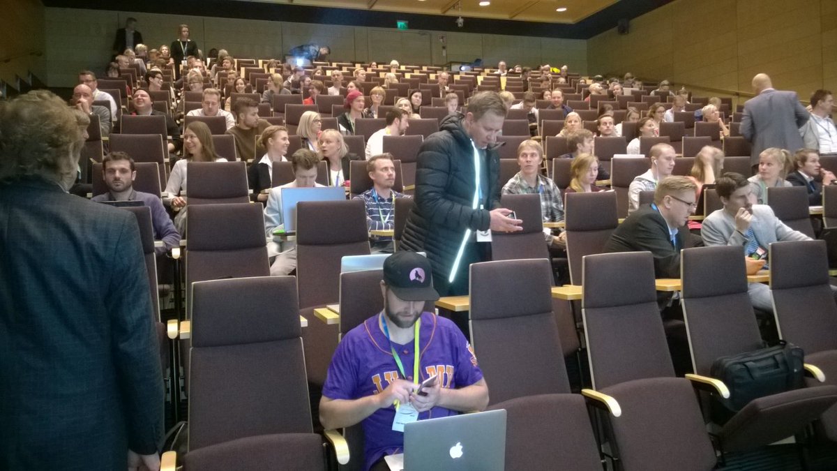 NurmiVili's tweet image. Pari minuuttia ja #FOSM2015 käyntiin, tervetuloa mukaan! Enjoy the ride!