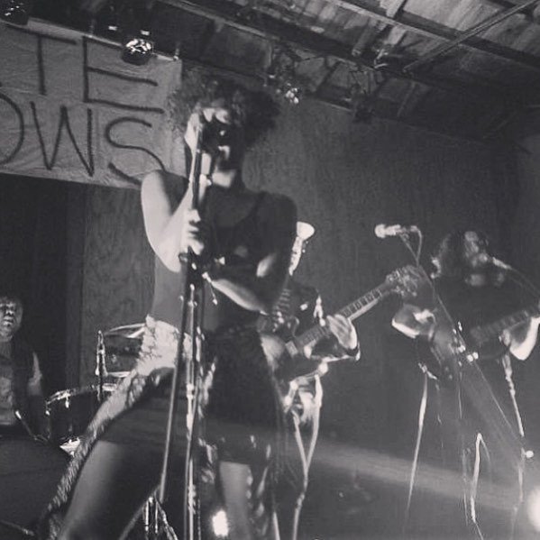 PYYRAMIDS's tweet image. Heal little foot heal. I need to get back on stage 💪🏾🙏🏾✨ #tbt #LA #bootlegtheater #pyyramids #slowandsteady