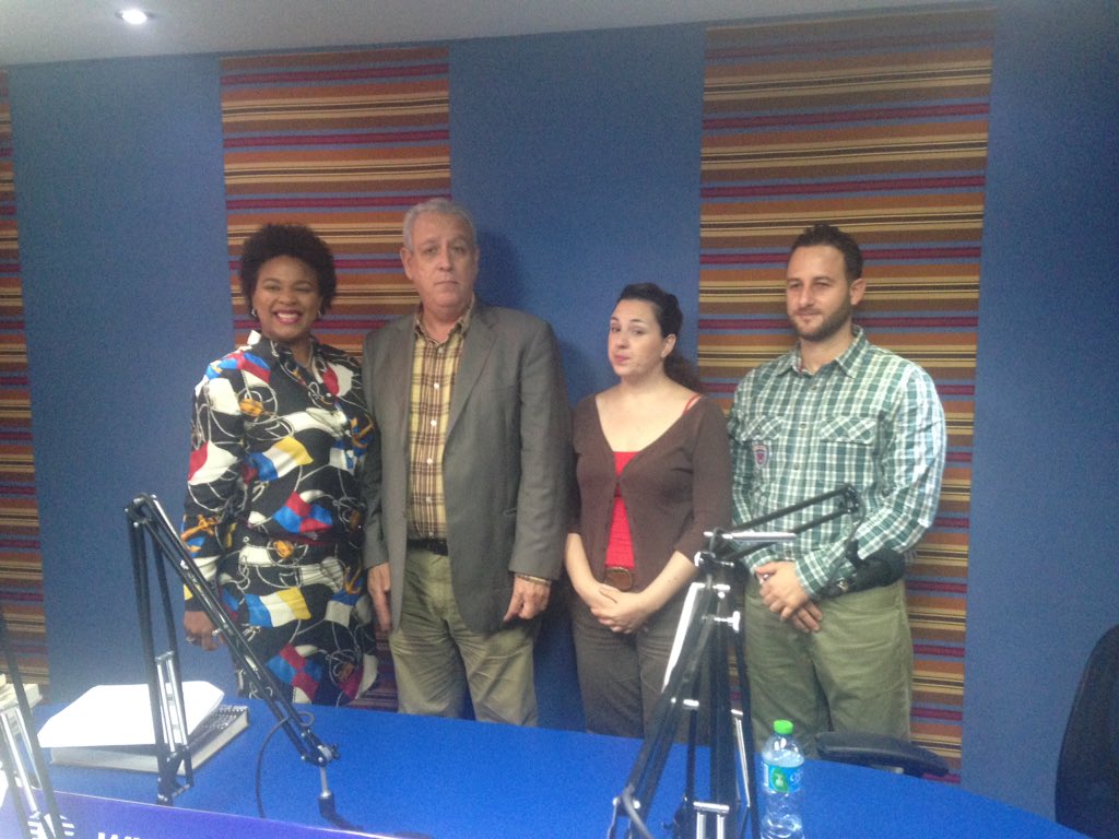 BIBLIOTECAJB's tweet photo. Concluimos nuestra primera entrevista en #EspacioBiblioteca @BiblioVIVA1 @AidamonteroJ @izaskun con @eiacosta https://t.co/6jTWGJ1rId