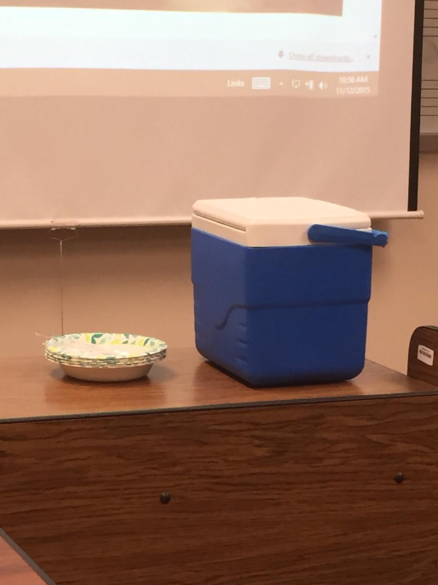 jkadan's tweet photo. Highschool: No eating in class   College: professor brings ice cream to class https://t.co/KjMH4yZFuQ