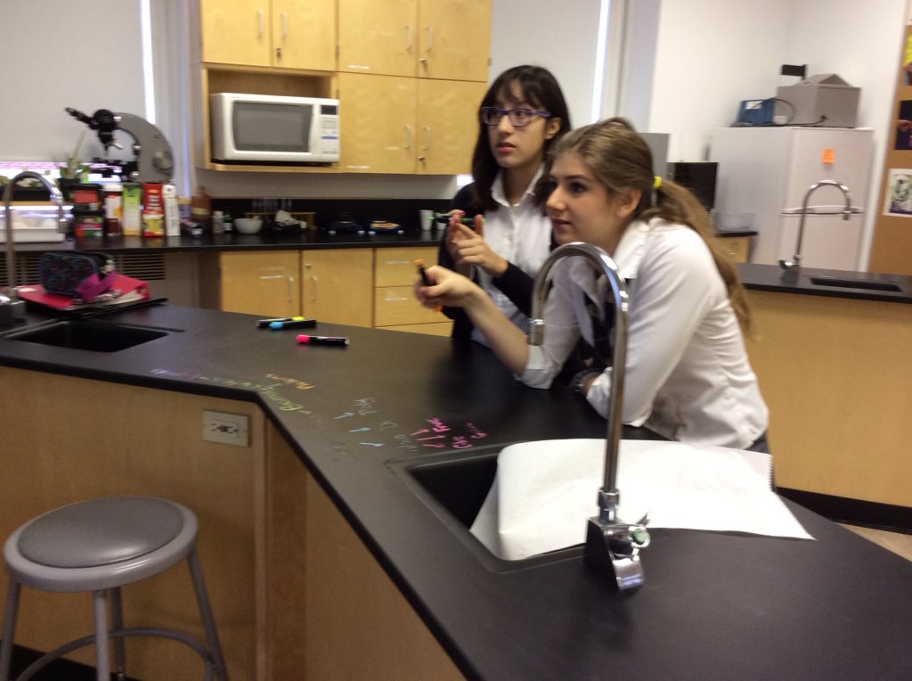 msagostino's tweet image. Concept mapping biomolecules is fun when you can write on the lab benches! #IBbio #topic2 #yorkscience #yorklearns