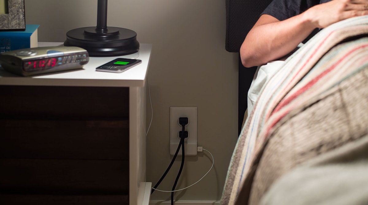 jpeMEDIA's tweet image. #Engadget#giveaway: Win a set of #SnapPower USB Chargers and a #Guidelight! cur.lv/s2e6t