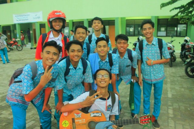 HafizFadhlullah's tweet photo. #KamisGanteng (at Sman11 Depok) https://t.co/AeRaCQW5vP