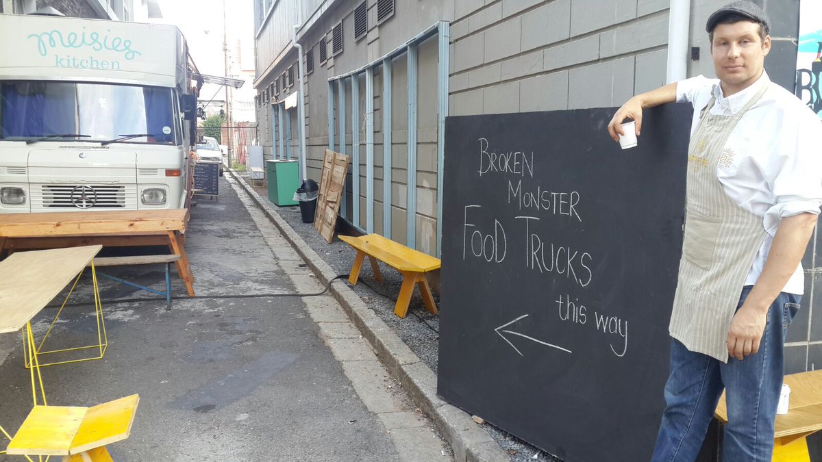 EarthfirePizza's tweet photo. Foodtrucks parked and ready to serve. #NandosBrokenMonsterArtExhibition https://t.co/ZVxMhtudca
