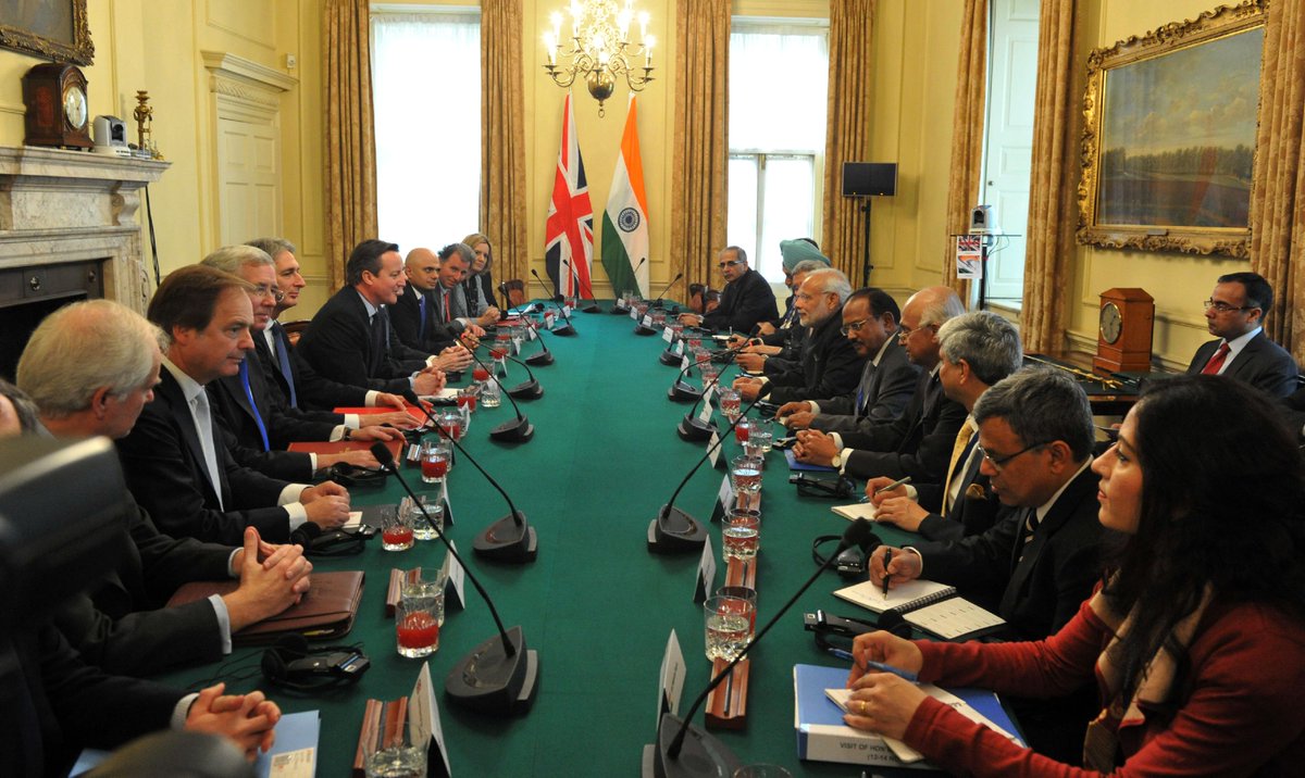 narendramodi's tweet image. Productive &amp;amp; extensive discussions with PM @David_Cameron on India-UK ties &amp;amp; global issues.
