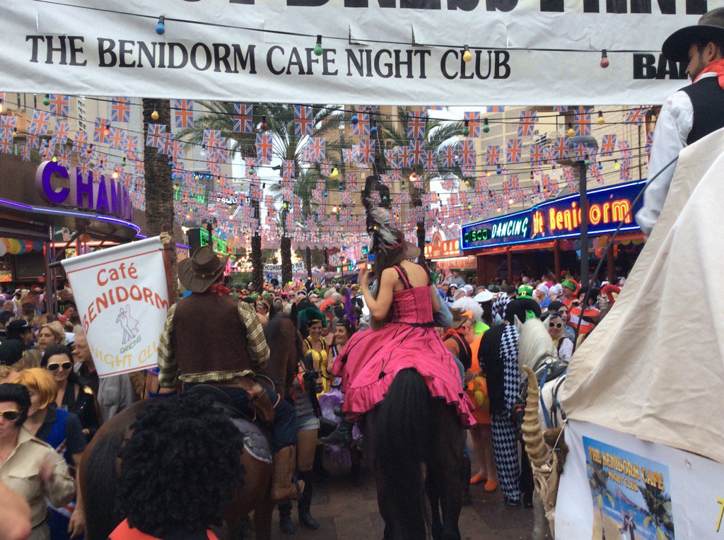 IrenaInBenidorm's tweet photo. Because there just aren't enough people here already why not add some horses to the equation! https://t.co/iV1ZfNSbXG