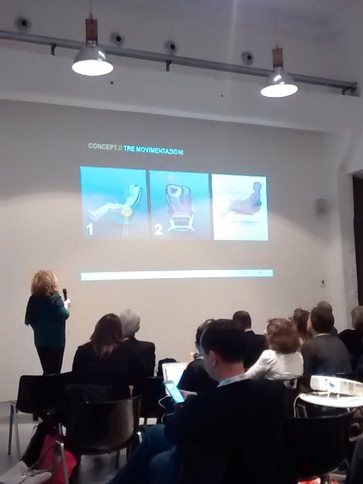 DocSara's tweet photo. L'innovazione passa anche per dei..sedili!#WUDTO2015 @DanilaZindato @SIEPiemonte https://t.co/zxqSFeAxsK