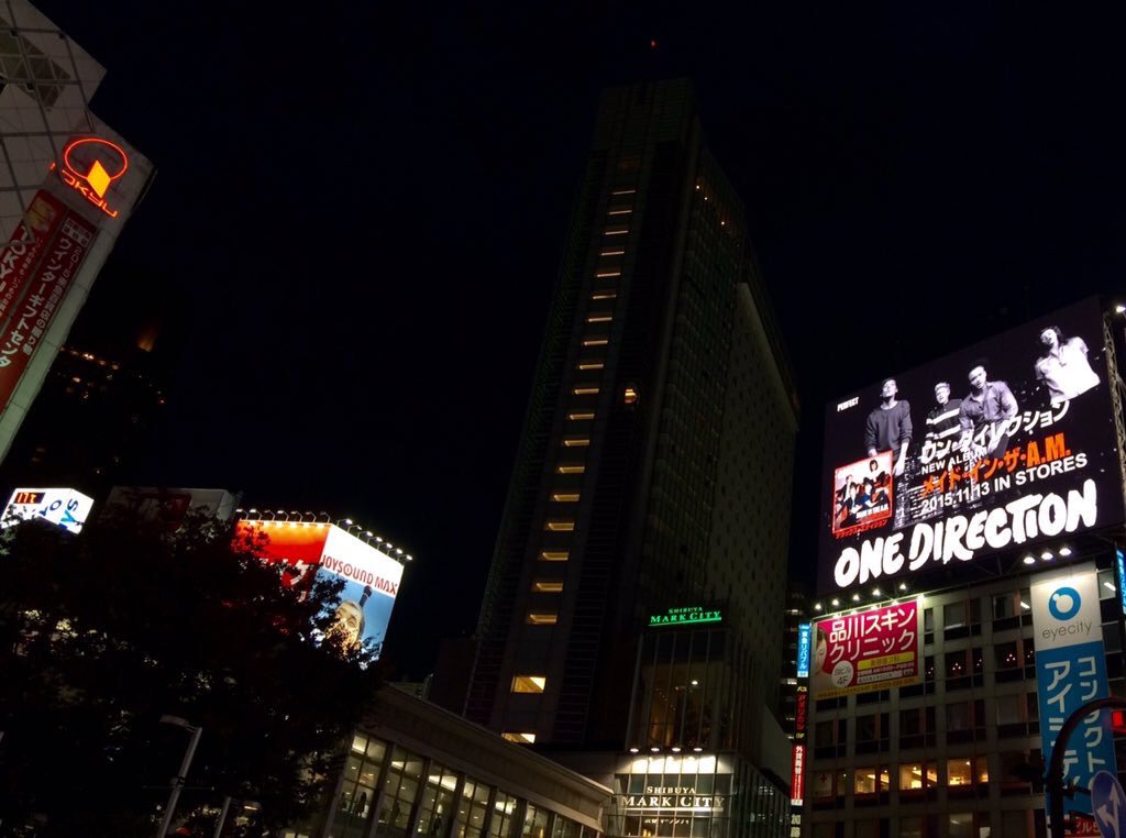 1Dir_Worldwide's tweet photo. @NiallOfficial heyyyyyy. This is how Japan has been promoting Made in the AM, Niall!!!! How cool is that? 🏆 https://t.co/1lG4DmyswR