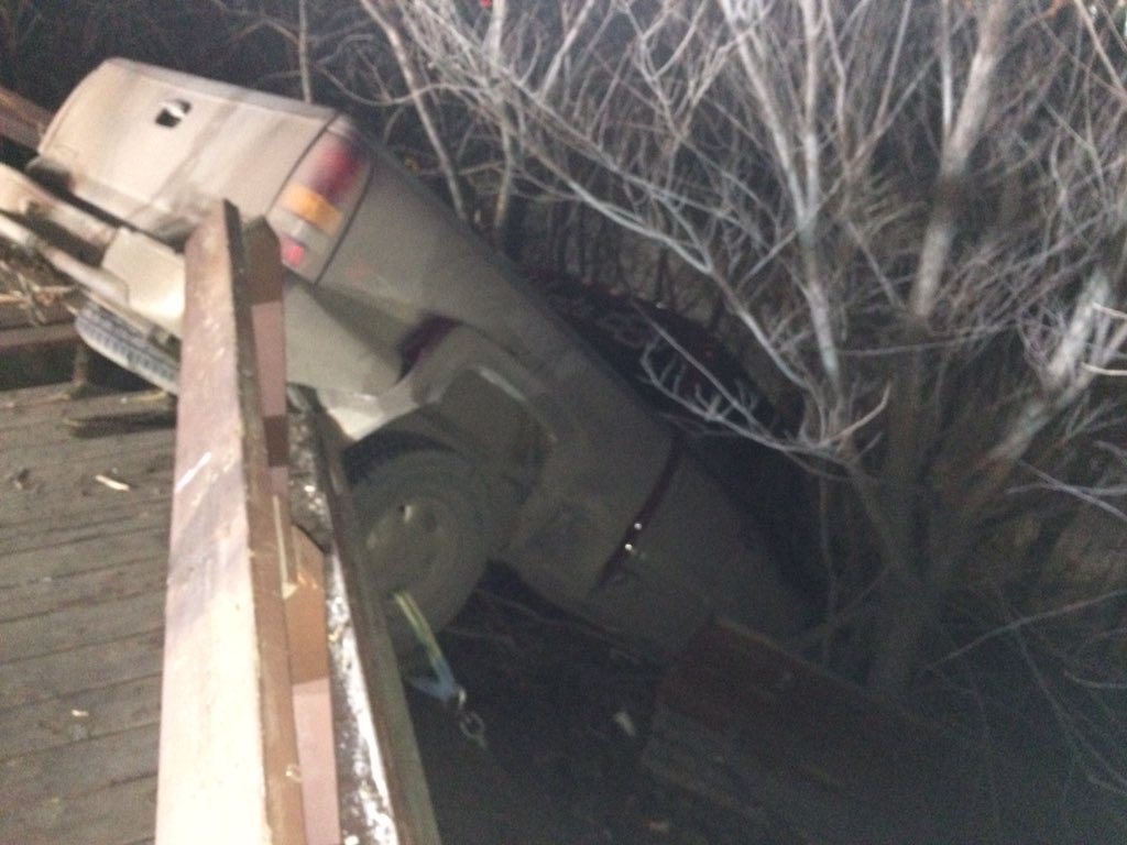 dinothespaceman's tweet photo. Truck crashes thru bench and into ravine at Sask.Dr and Gateway Blvd. #yegtrafffic #yeg https://t.co/aAWRcZ836S