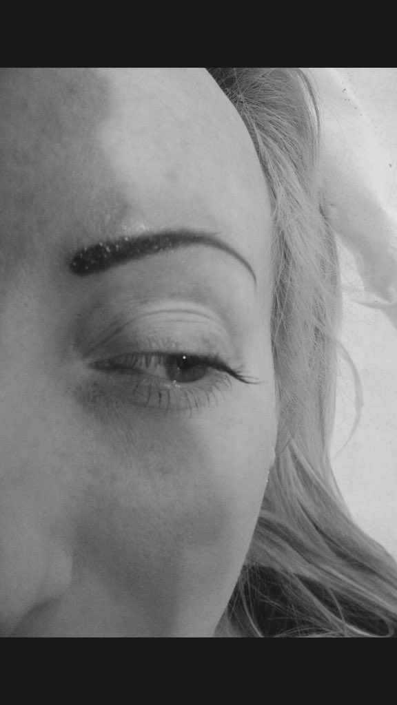GeminiCM14's tweet photo. Semi permanent make up -lips or eyebrows £150 #baldbrows #lipspop #semipermanentmakeup #brentwoodbrows https://t.co/1iWvFVnFoa