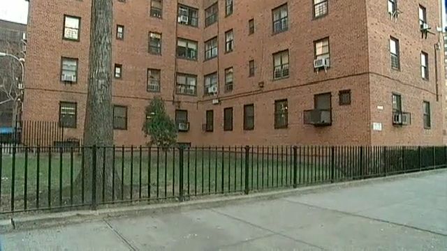 NY1's tweet photo. Feds Reportedly to Ban #Smoking at Public Housing Complexes: https://t.co/zHUIaf14wk #NYCHA https://t.co/WYJRhfoBlj
