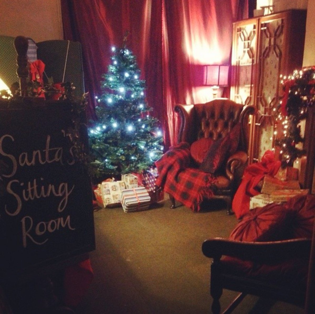 Book now &amp; see Santa in his sitting room! £5 incl.a gift... 29th Nov, 6th, 13th &amp; 20th Dec 🎅 samlesburyhall.co.uk