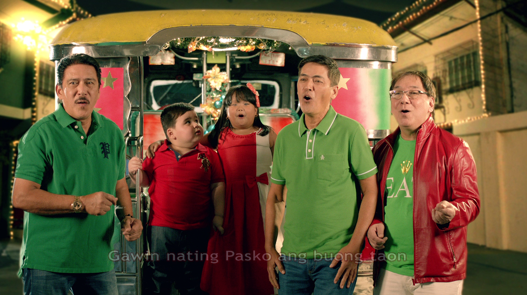 gmanetwork's tweet photo. #MaGMAhalanTayoNgayongPasko from our Dabarkads :) <3 Watch: https://t.co/HDSU6qXJIN https://t.co/kklpeLQaF6