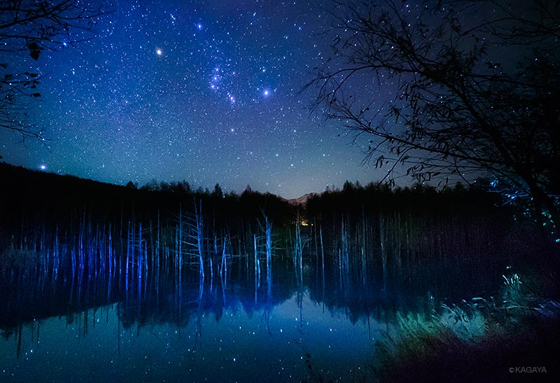 KAGAYA_11949's tweet photo. 昇るオリオン、星映す水鏡。
（先月北海道にて撮影）
今日もお疲れ様でした。明日も素敵な一日になりますように。 https://t.co/clDL3gEeU7