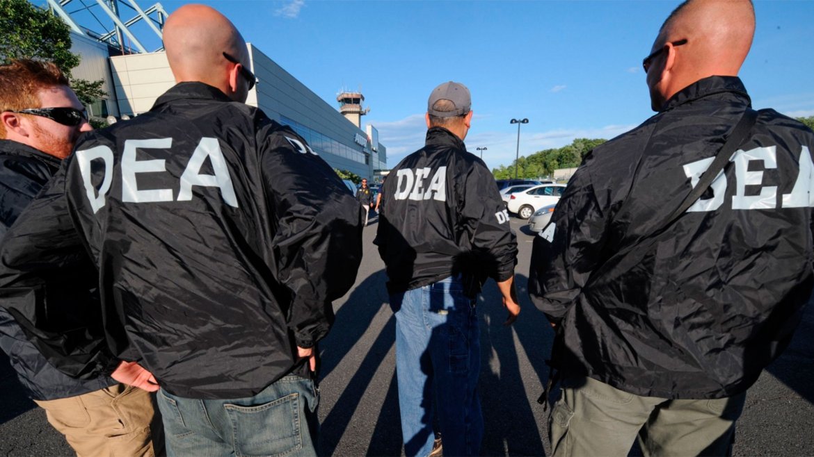infobaeamerica's tweet photo. Paso a paso: cómo hizo la DEA para atrapar al ahijado narco de Maduro https://t.co/EPMtwMRp4N https://t.co/sUxuyMfOpY