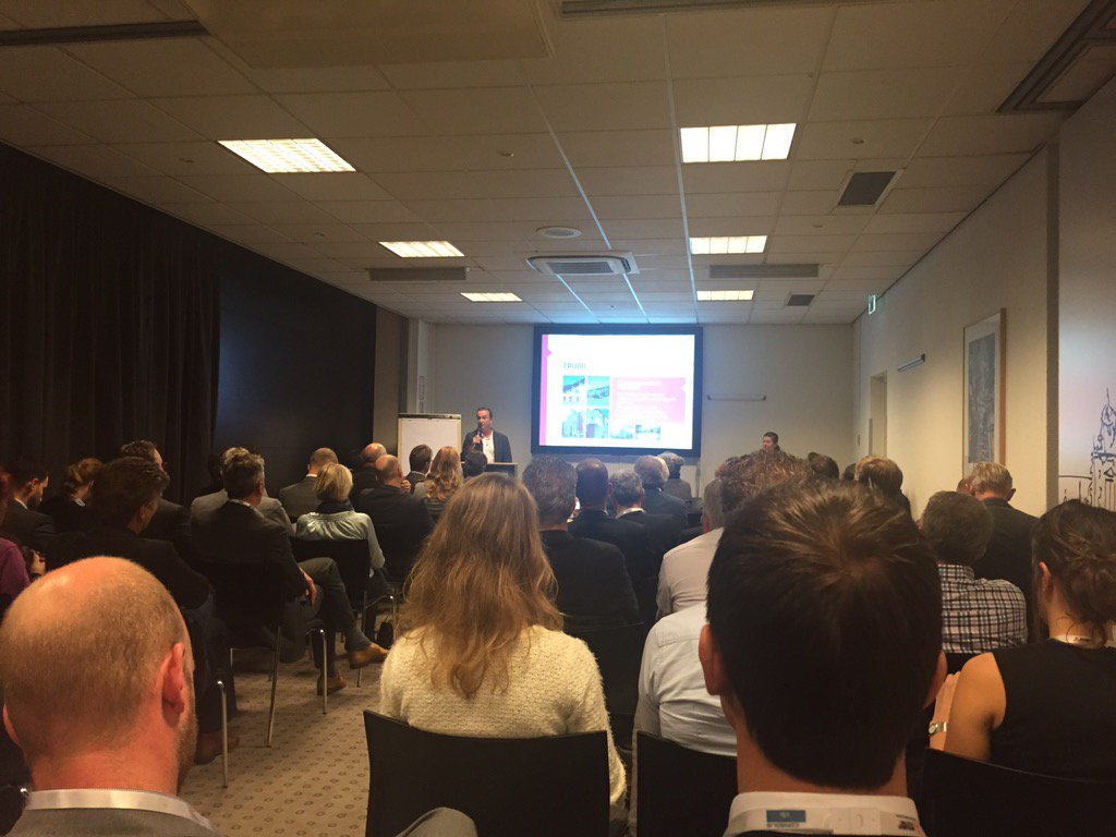 correntier's tweet photo. Met @mariellewieman bij workshop woningverduurzaming op portefeuilleniveau @KontekBV @StichtingTrudo #DGcongres https://t.co/ruvxjXyfcS