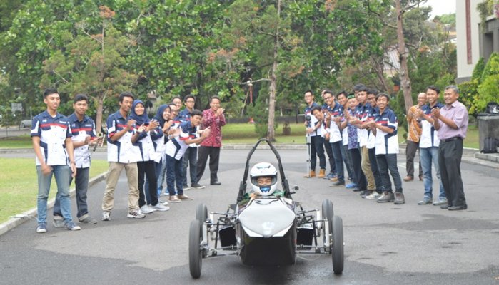 #beritaUGM Mobil Listrik ARJUNA Siap Berlaga di Bandung ugm.ac.id/id/berita/1067…