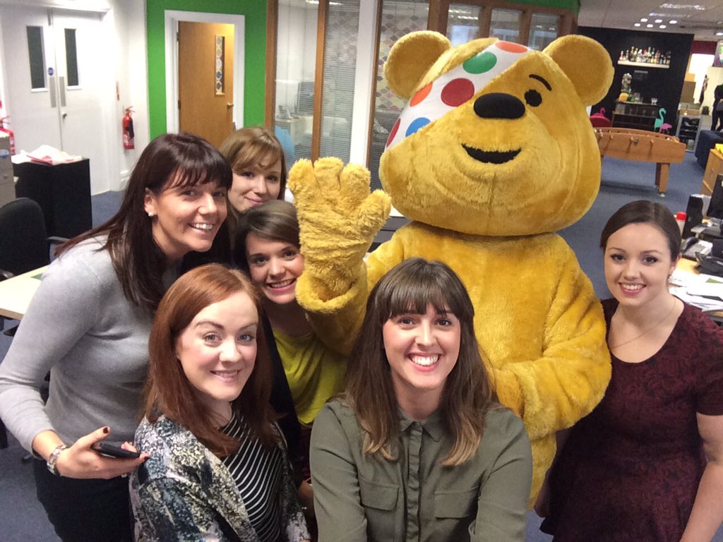 Pudsey dropped into the office for a few selfies this afternoon, raising money <a href="/BBCCiN/">BBC Children in Need</a> <a href="/BBCWales/">BBC Wales 🏴󠁧󠁢󠁷󠁬󠁳󠁿</a> #CiN