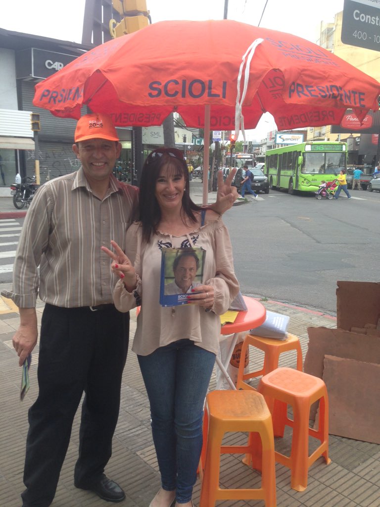 aletamburelli's tweet photo. En Haedo acercándole a la gente la propuesta de @danielscioli Presidente @PabloGNavarro @CapurroGaston https://t.co/YXw7eowe2X