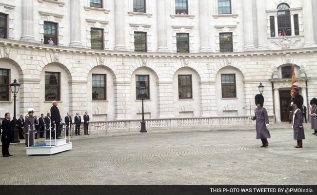 ndtv's tweet photo. PM Modi receives ceremonial welcome at the Treasury Quadrangle, Kings Charles Street in London. #ModiInUK https://t.co/Ke8jmfZDHT