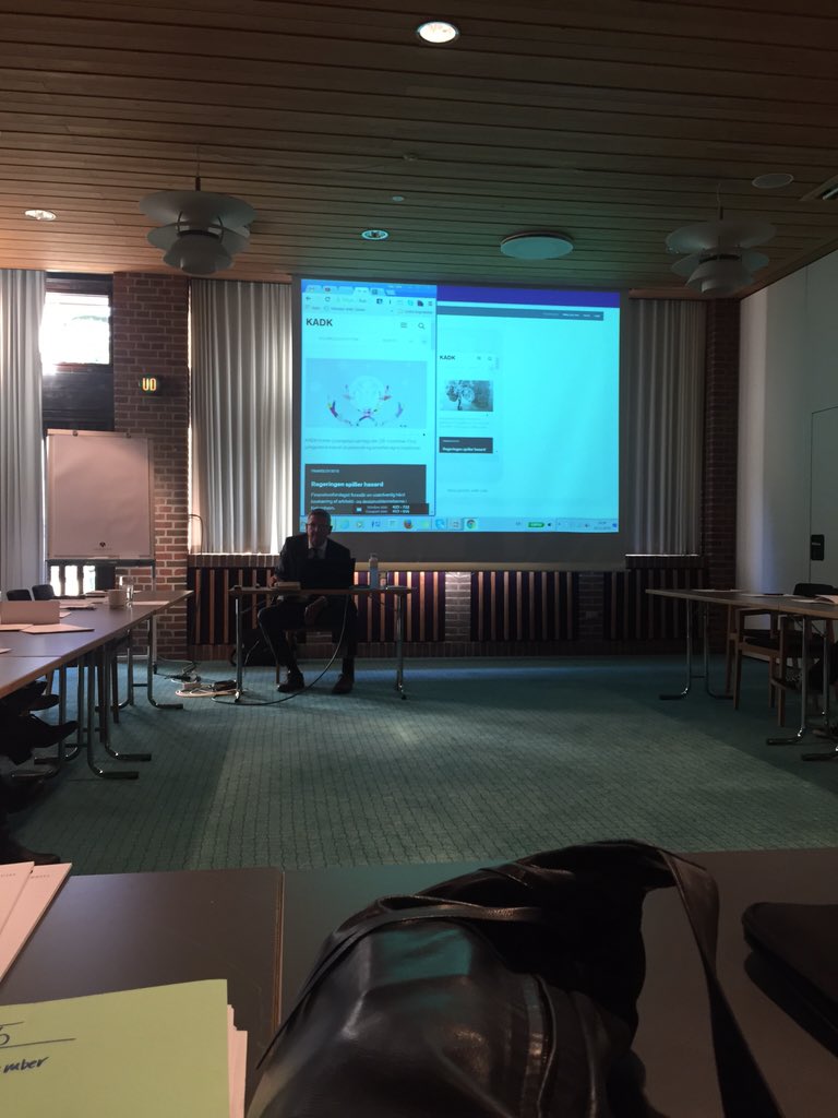 janietange's tweet photo. Hører om hvordan vi kommunikerer til skærm #responsivedesign med @nilsulrik på #ink15dk https://t.co/x7qCdxSycc